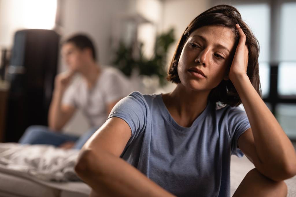 Young sad woman thinking about relationship difficulties she has with her boyfriend. Mulher pensando após discussão com o namorado.
