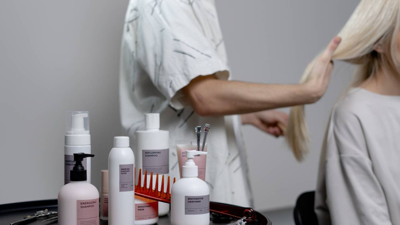 Imagem ilustrativa de produtos para cabelo.