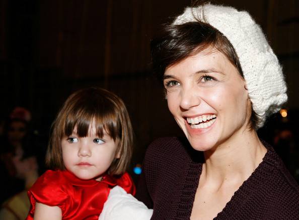Ela cresceu: Suri Cruise está cada dia mais parecida com a mãe