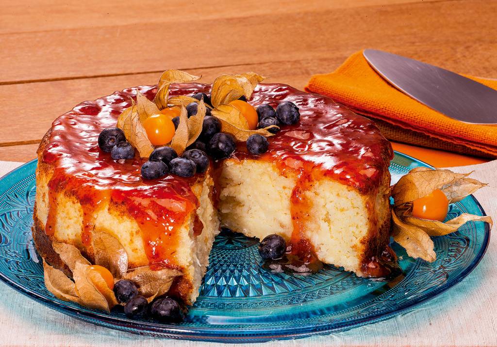 Bolo de ricota e frutas