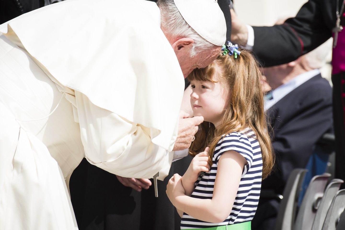 Garota americana que está perdendo a visão conhece o Papa em “Lista de Despedida Visual”