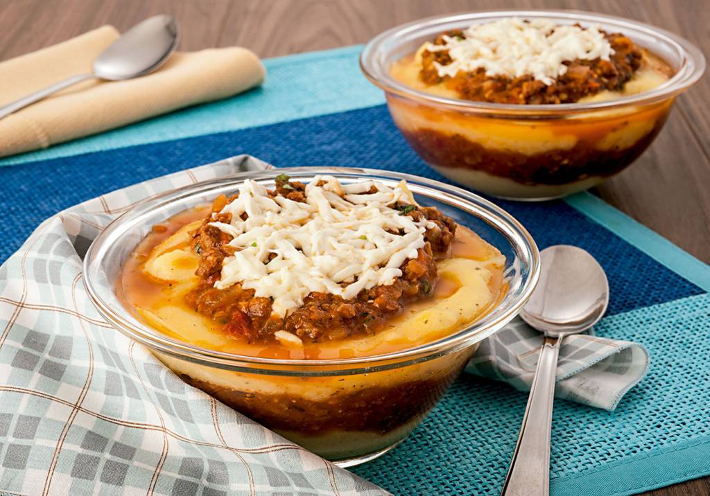 Polenta recheada com carne moída