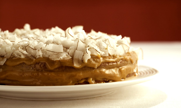 Cocada branca com doce de leite Cocada branca com doce de leite