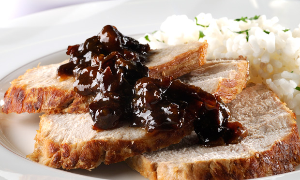 Lombinho com calda de ameixa preta