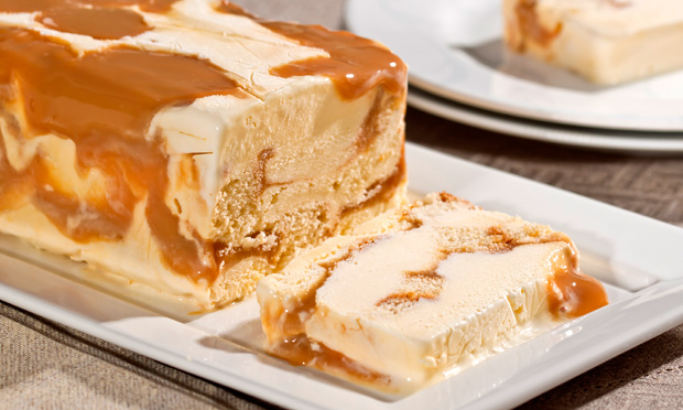 Pavê de bem-casado e sorvete Pavê de bem-casado e sorvete