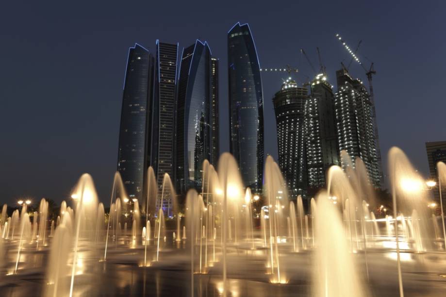 Arranha-c&eacute;us em Abu Dhabi