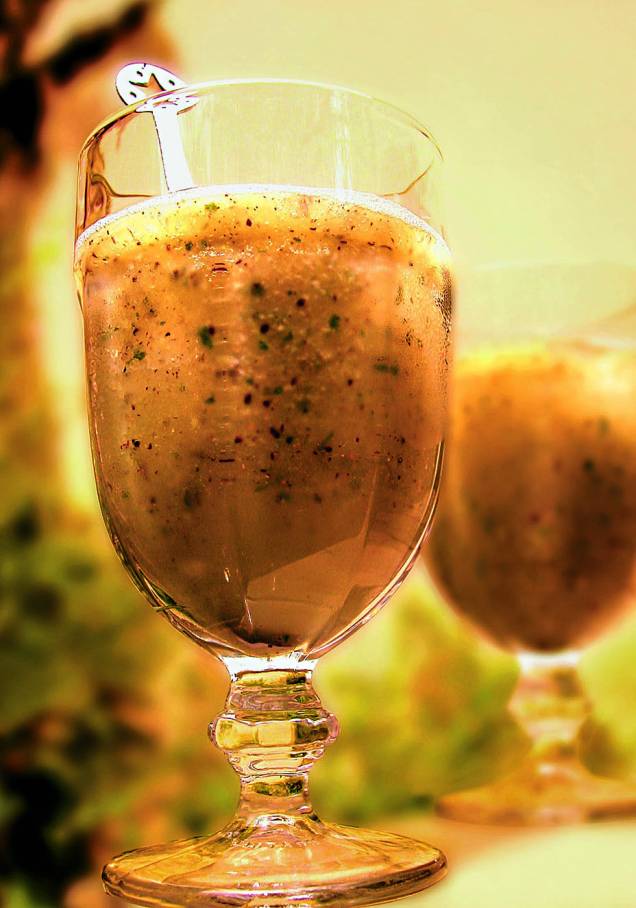 Água de coco com kiwi e melão Água de coco com kiwi e melão