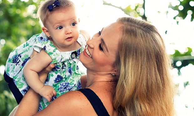 Rara aparição: Eva, filha de Angélica e Huck, comemora 4 anos