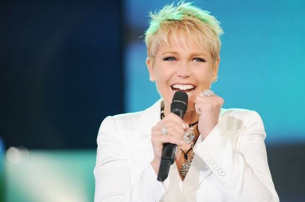 Xuxa conta por que batizou suas cadelinhas de Angélica e Mara