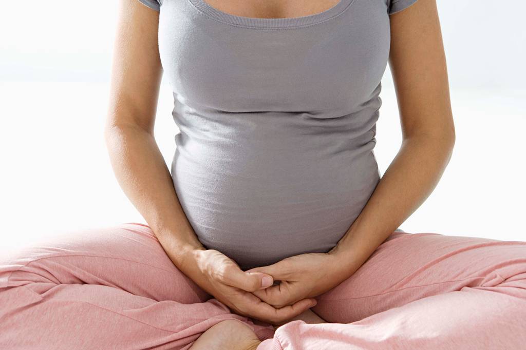 Mulheres vendem barriga de aluguel na internet