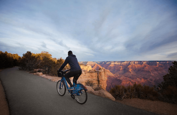 Conheça o homem que largou tudo e atravessou seu país de bike