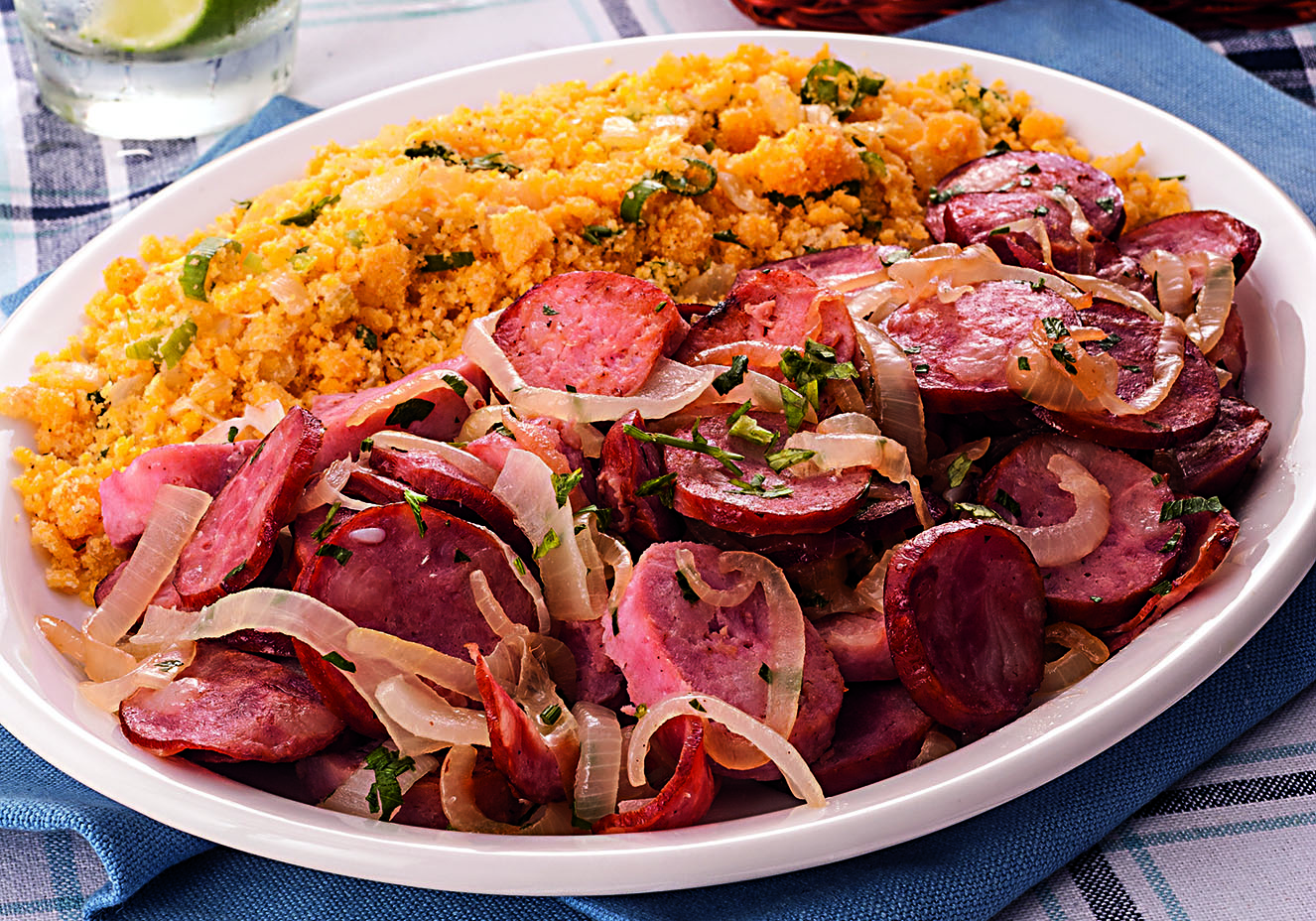 30 receitas que ficam ainda melhores com linguiça