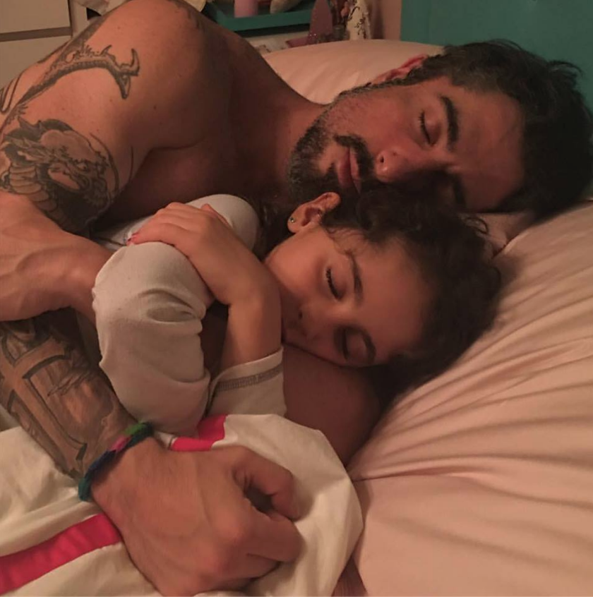 Marcos Mion defende o hábito de dormir com os filhos quando eles pedem: “Papai está aqui. Pode ficar tranquilo”