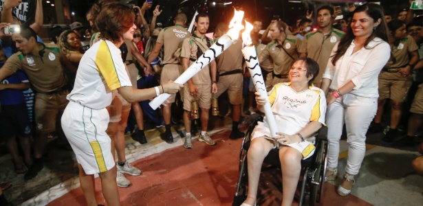 Maria da Penha e Juliana de Faria encerram revezamento da Tocha Olímpica no Ceará