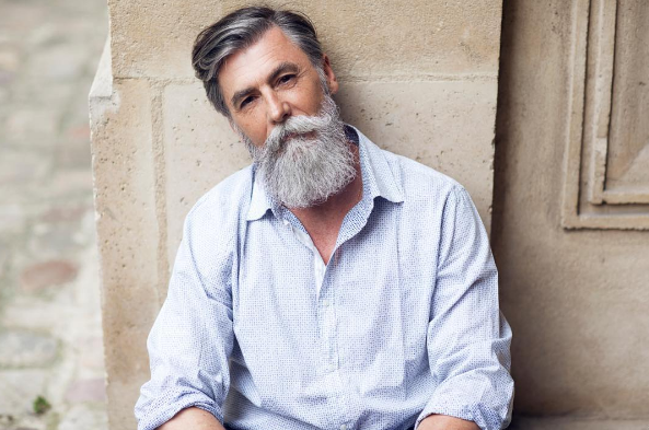 Conheça Philippe Dumas, o modelo de 60 anos que está roubando corações na internet