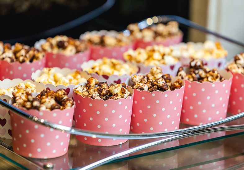 5 jeitos diferentes de servir pipoca em festa infantil