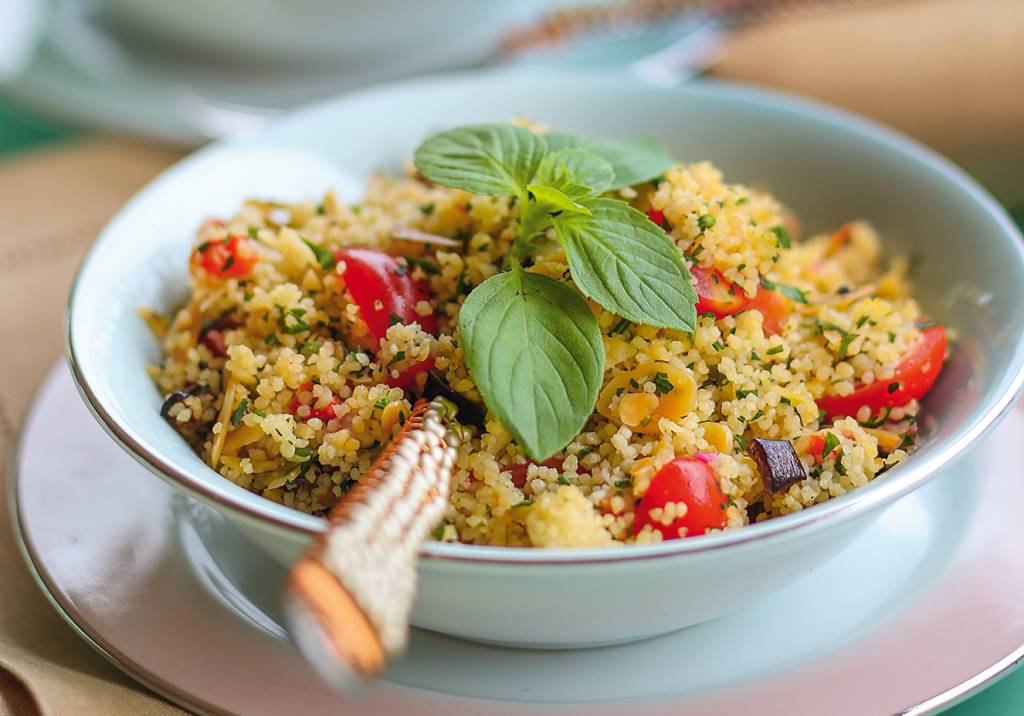 Cuscuz marroquino com capim-santo