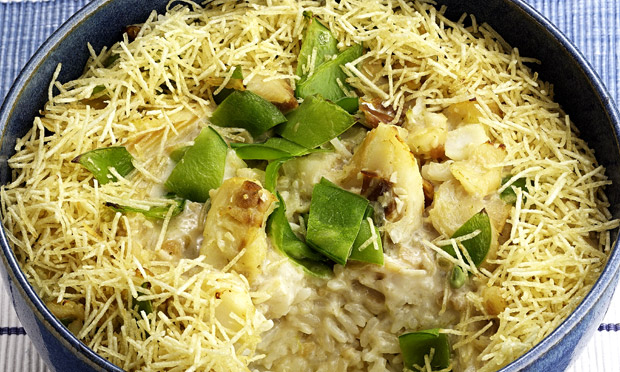 Arroz com bacalhau e ervilha torta