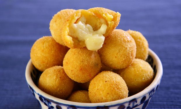 Bolinho de queijo e milho