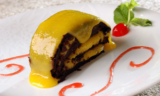 Bolo de chocolate com baba-de-moça, de Ildra Vinagre Bolo de chocolate com baba-de-moça, de Ildra Vinagre