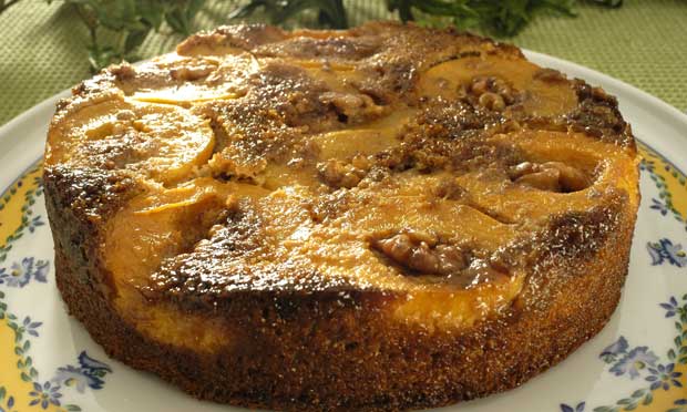 Bolo se glúten de gengibre com pêssego Bolo se glúten de gengibre com pêssego