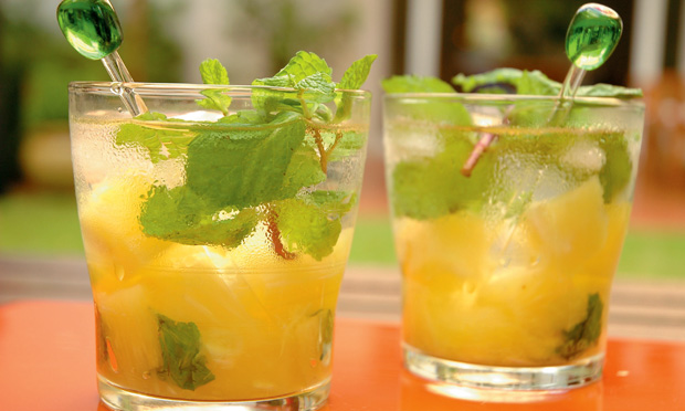 Caipirinha de abacaxi