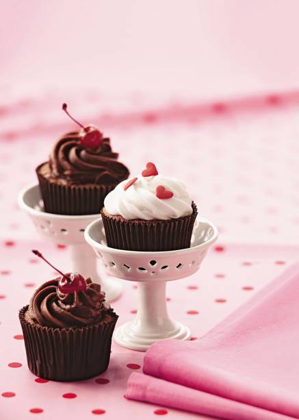 Cupcake light de merengue, chocolate e ganache