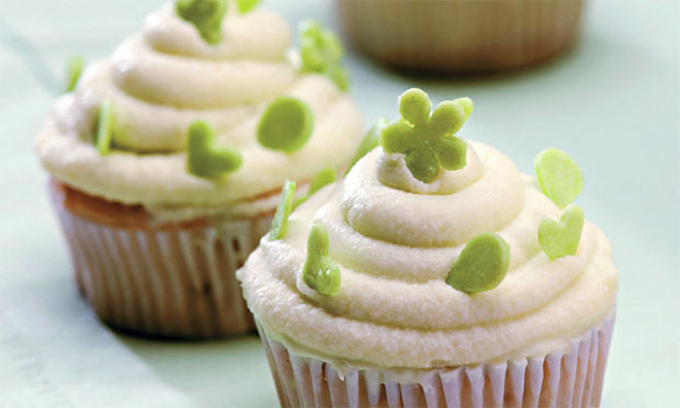 Cupcake light de ma&ccedil;&atilde;, uvas-passas e especiarias