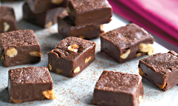 Doces de chocolate e amendoim Doces de chocolate e amendoim