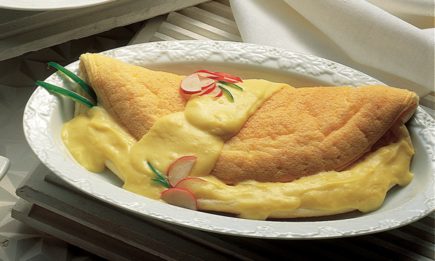 Omelete com Molho de Queijo