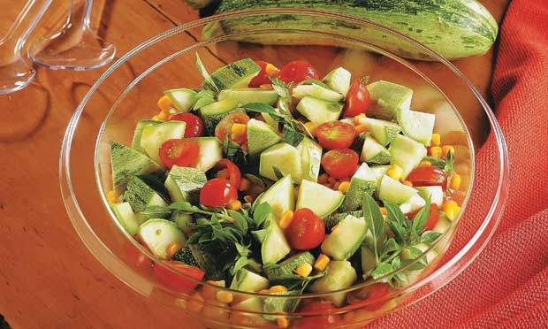 Salada de abobrinha e tomate-cereja