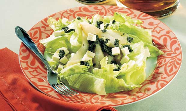 Salada de alface, pêra e pesto de hortelã