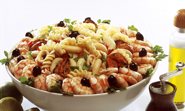 Salada de macarr&atilde;o com frutos do mar