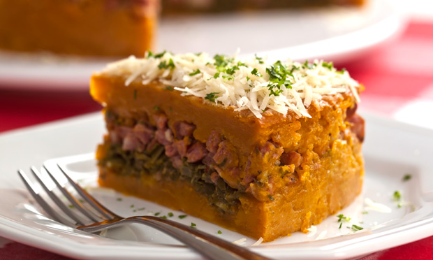 Torta quibebe recheada de linguiça e couve