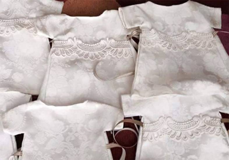 Britânica transforma seu vestido de casamento em trajes para bebês natimortos