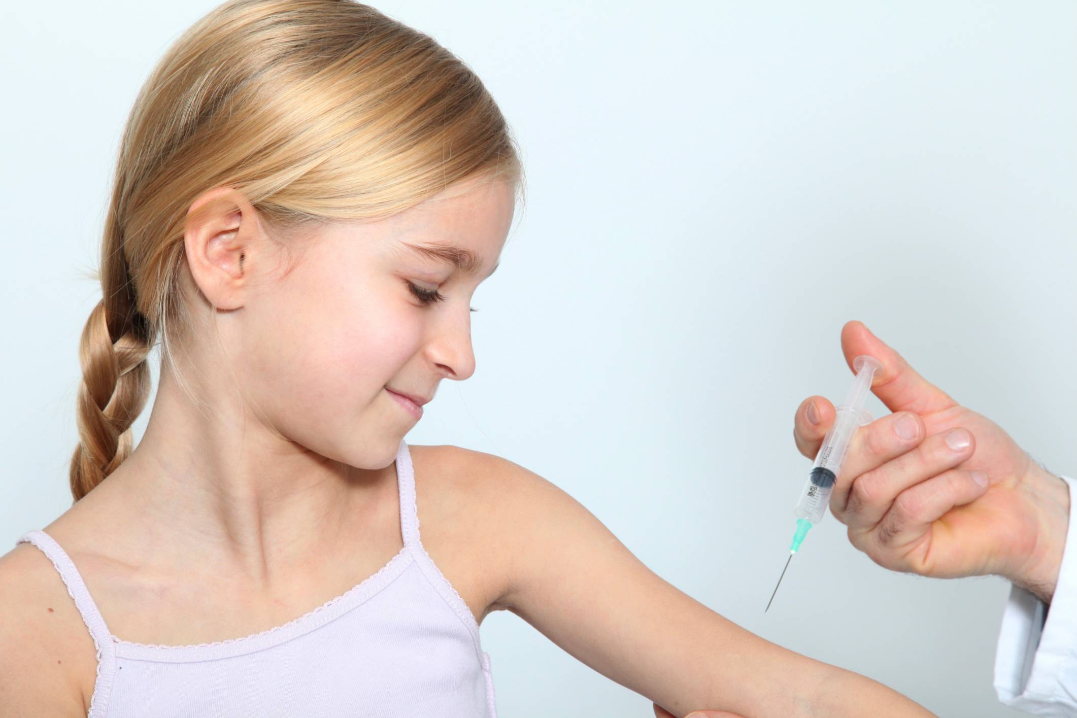 Meninas de 9 a 11 anos serão vacinadas em campanha contra o HPV