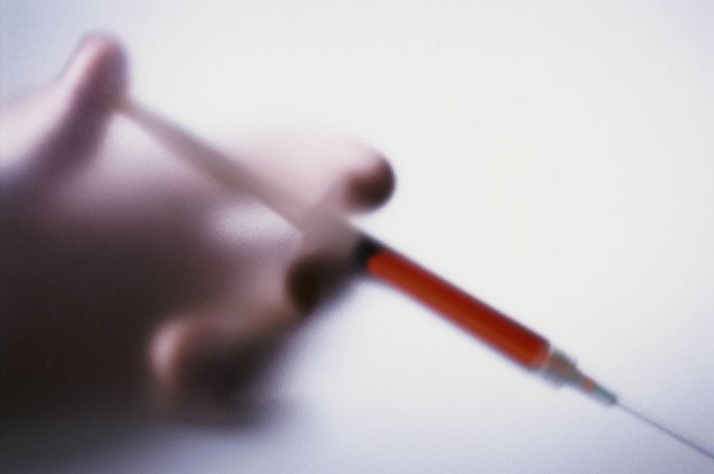 Vacina contra zika mostra eficácia em testes com macacos