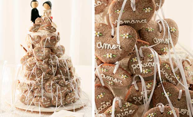 Bolo de biscoitos com mensagens de amor, uni&atilde;o e paz