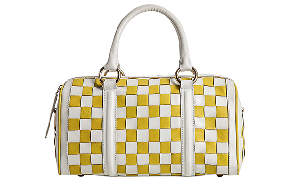 Bolsas, sapatos e sandálias que enriquecem a produção do dia a dia Bolsas, sapatos e sandálias que enriquecem a produção do dia a dia