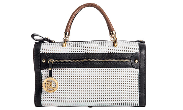 Bolsas, sapatos e sandálias que enriquecem a produção do dia a dia Bolsas, sapatos e sandálias que enriquecem a produção do dia a dia