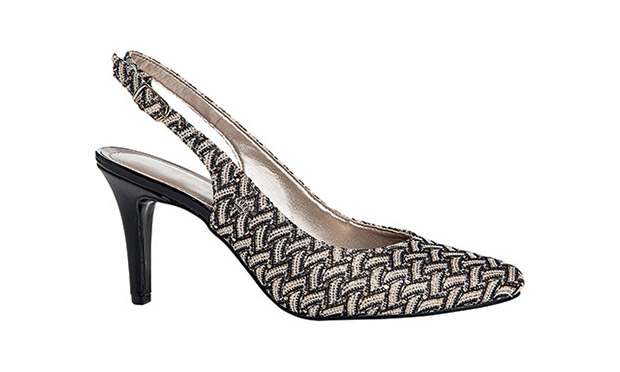 Bolsas, sapatos e sandálias que enriquecem a produção do dia a dia Bolsas, sapatos e sandálias que enriquecem a produção do dia a dia