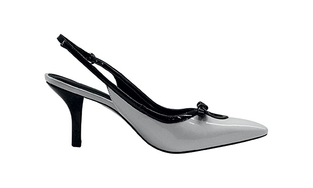 Bolsas, sapatos e sandálias que enriquecem a produção do dia a dia Bolsas, sapatos e sandálias que enriquecem a produção do dia a dia