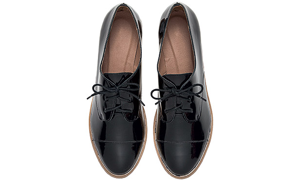 Bolsas, sapatos e sandálias que enriquecem a produção do dia a dia Bolsas, sapatos e sandálias que enriquecem a produção do dia a dia