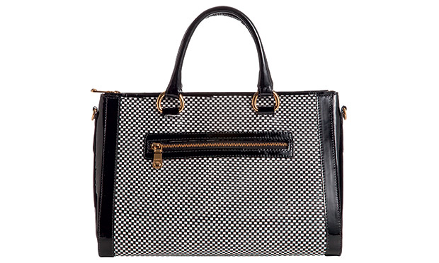 Bolsas, sapatos e sandálias que enriquecem a produção do dia a dia Bolsas, sapatos e sandálias que enriquecem a produção do dia a dia