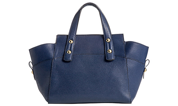 Bolsas, sapatos e sandálias que enriquecem a produção do dia a dia Bolsas, sapatos e sandálias que enriquecem a produção do dia a dia