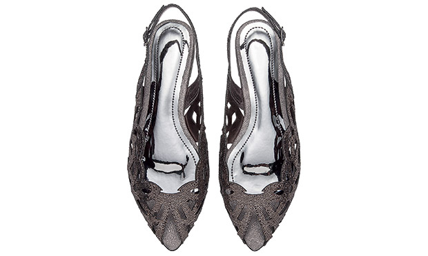 Bolsas, sapatos e sandálias que enriquecem a produção do dia a dia Bolsas, sapatos e sandálias que enriquecem a produção do dia a dia