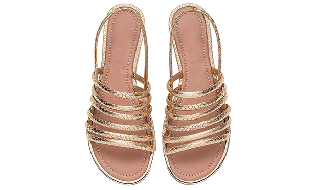 Bolsas, sapatos e sandálias que enriquecem a produção do dia a dia Bolsas, sapatos e sandálias que enriquecem a produção do dia a dia