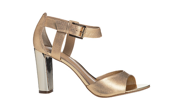 Bolsas, sapatos e sandálias que enriquecem a produção do dia a dia Bolsas, sapatos e sandálias que enriquecem a produção do dia a dia