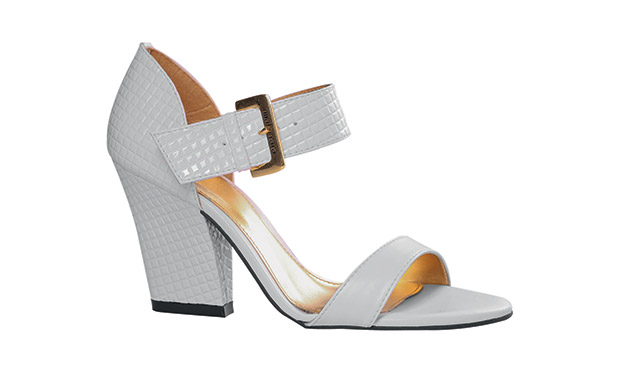 Bolsas, sapatos e sandálias que enriquecem a produção do dia a dia Bolsas, sapatos e sandálias que enriquecem a produção do dia a dia