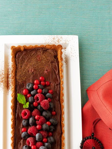 Torta de ganache com frutas vermelhas: impossível comer uma fatia só!